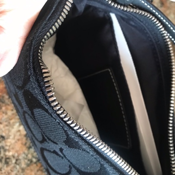 Classic COACH Clutch - Picture 3 of 5